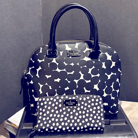 Kate Spade Satchel & Wallet likenew Free Twilly,Earrings,Necklace & Heart Mirror - Picture 10 of 17